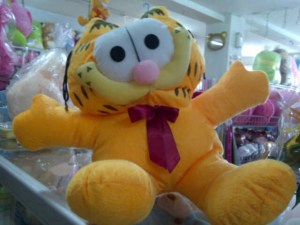 1366089738_334396223_1-Gambar--boneka-garfield-picture-boneka-garfield-lucu